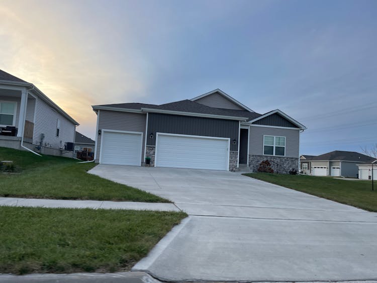 5518 145th St Urbandale, IA 50323, Dallas County