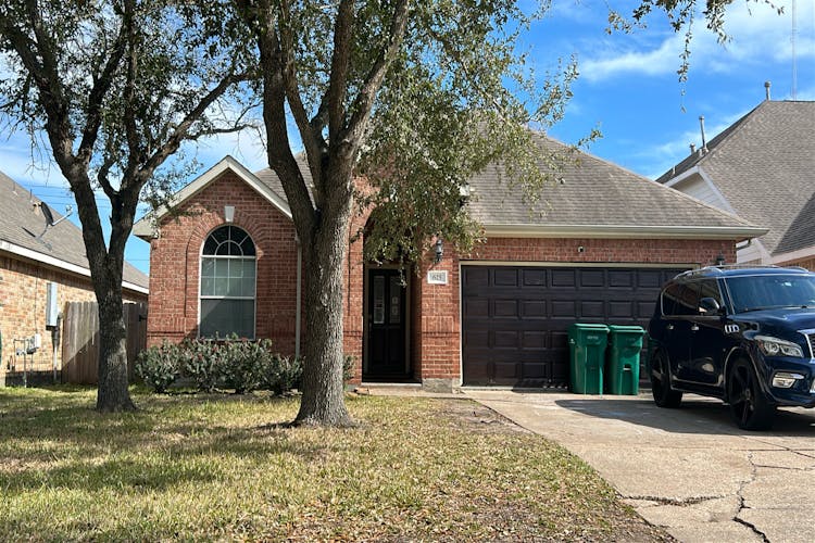 625 E Wellglen Ln La Marque, TX 77568, Galveston County