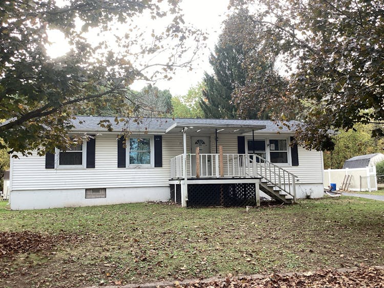 75 Hillcrest Drive Lockport, NY 14094, Niagara County