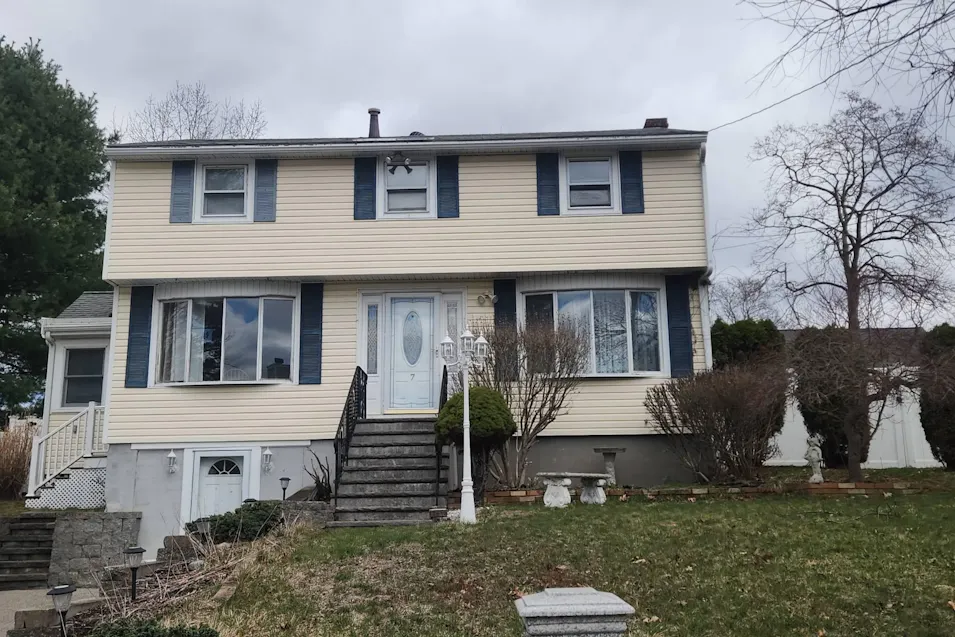 7 Dickson Avenue Tewksbury, MA 01876, Middlesex County