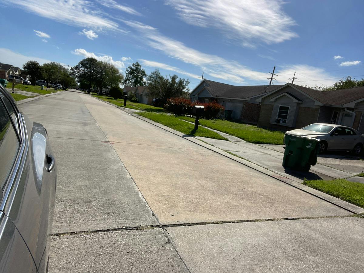 Sugarloaf Dr, Harvey, LA 70058