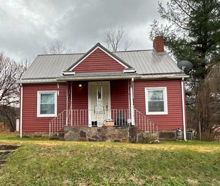 904 Westview Street,Narrows, VA 24124, Giles County