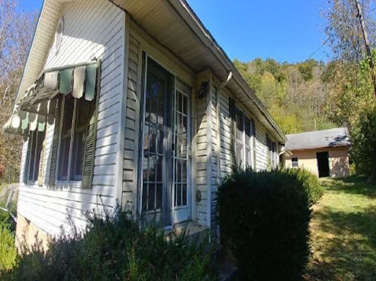 44 Tuggleville Hill RD Hulen, KY 40845, Bell County