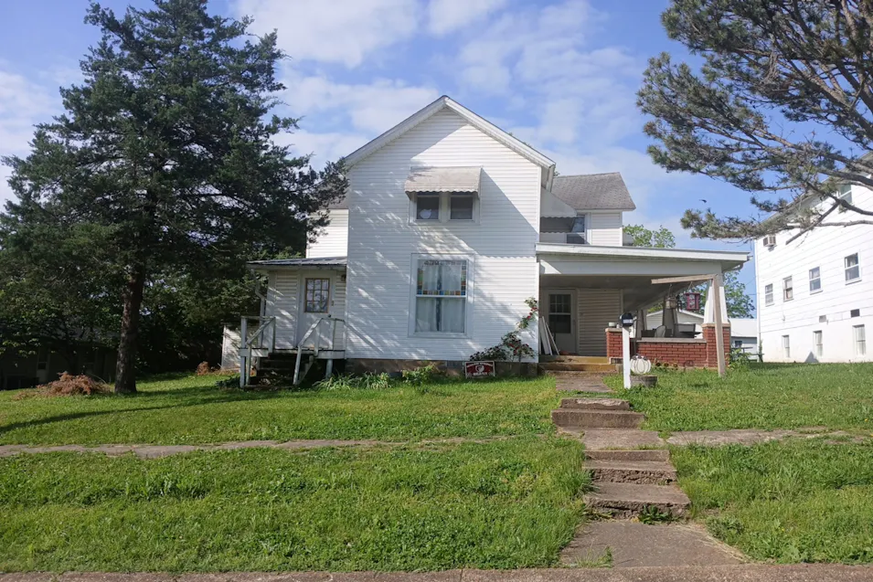 106 E 4th St Willow Springs, MO 65793, Howell County