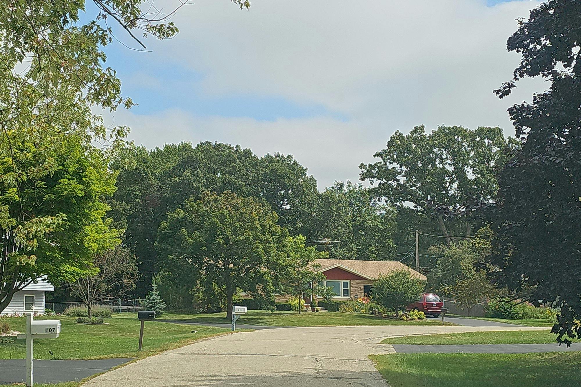 Chestnut Cir, Lindenhurst, IL 60046