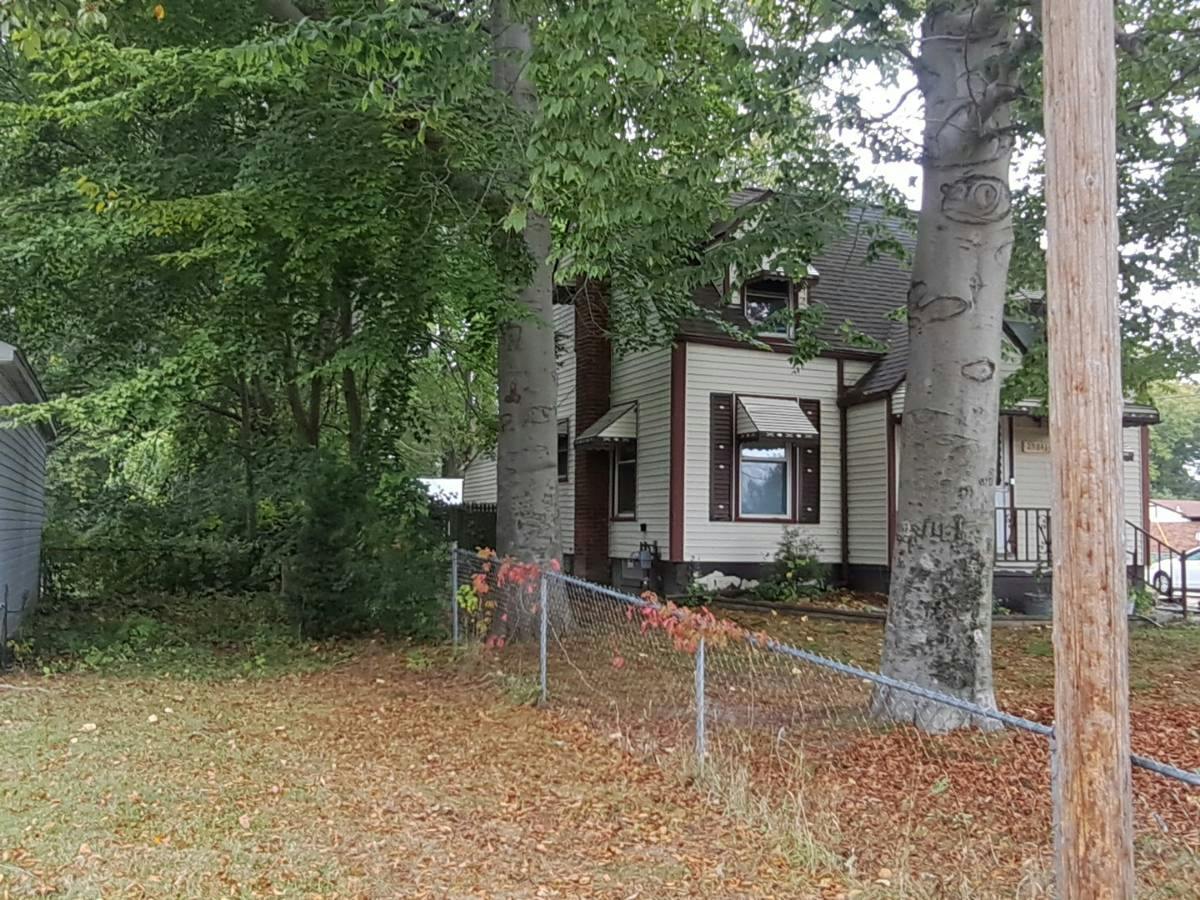 Pine View Ave, Warren, MI 48091