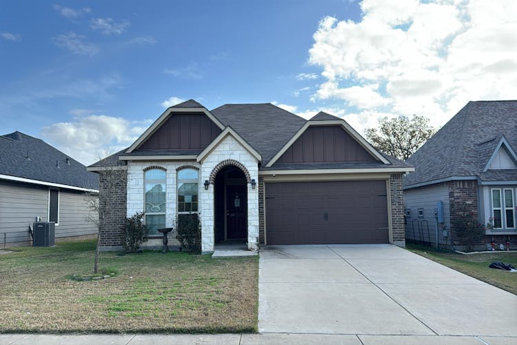 2105 Stubbs Dr Bryan, TX 77807, Brazos County