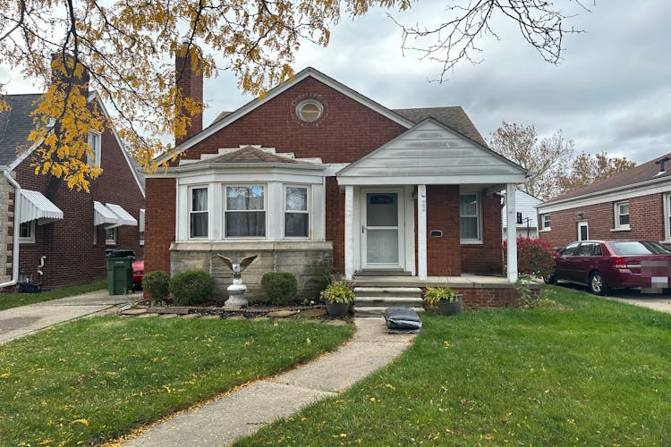 12899 Ward St Southgate, MI 48195-1056, Wayne County