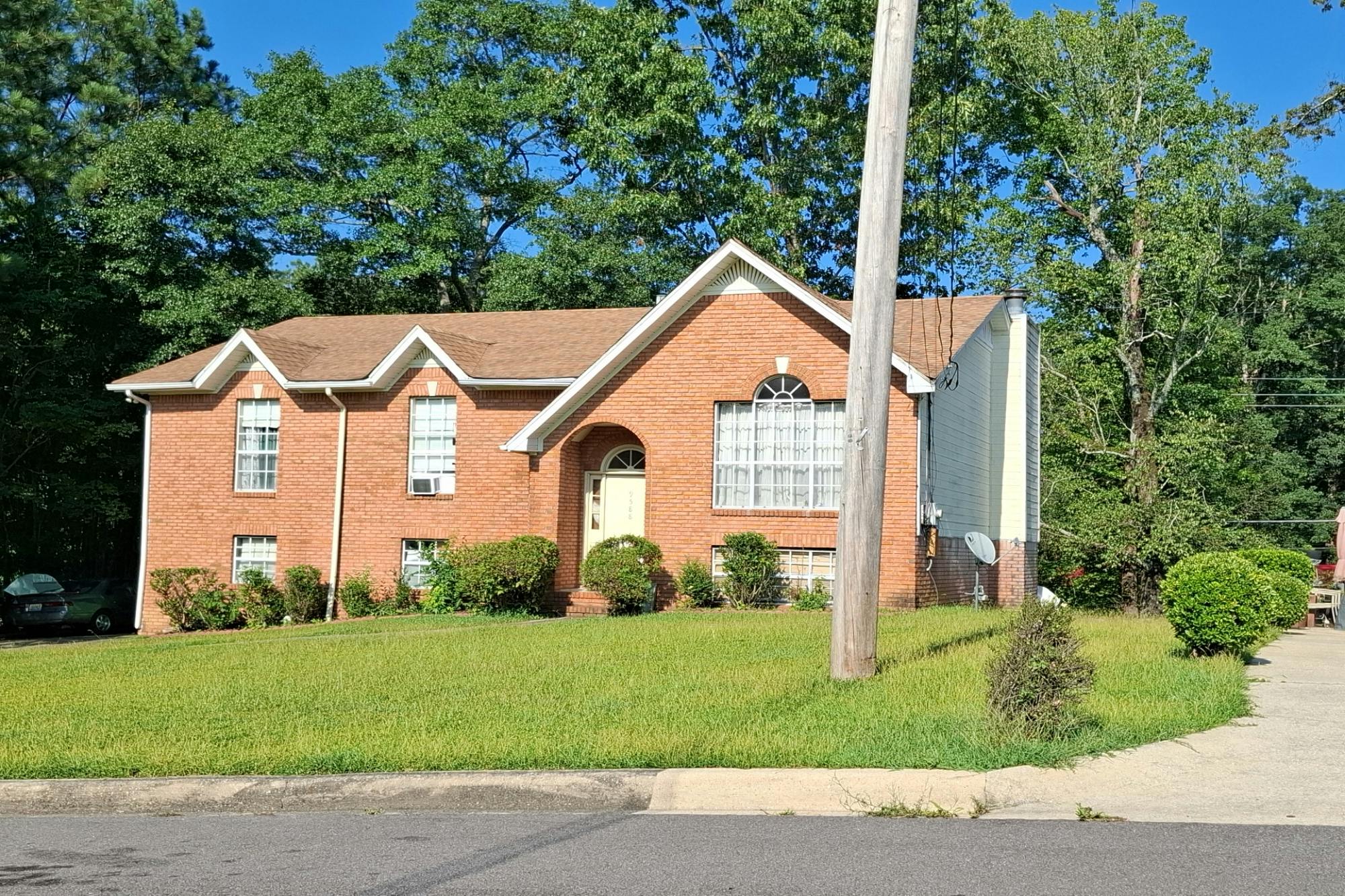 Eastpointe Cir, Birmingham, AL 35217