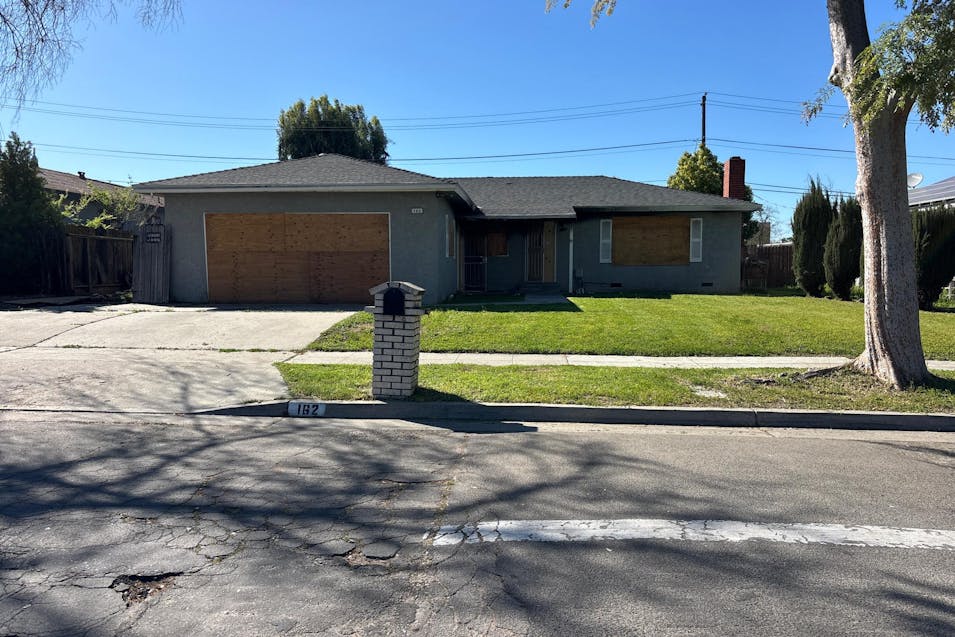 162 S Winery Ave Fresno, CA 93727, Fresno County