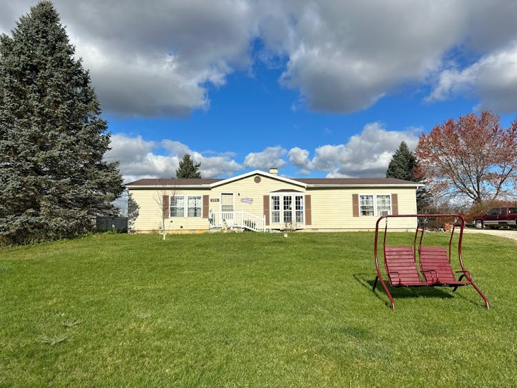 224 Ambler Dr Brooklyn, MI 49230, Jackson County