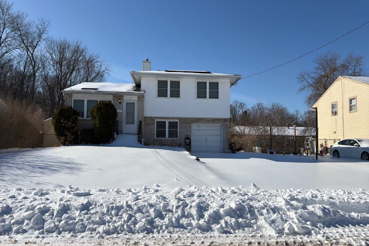 33 Beaver Dr Barrington, NJ 08007, Camden County