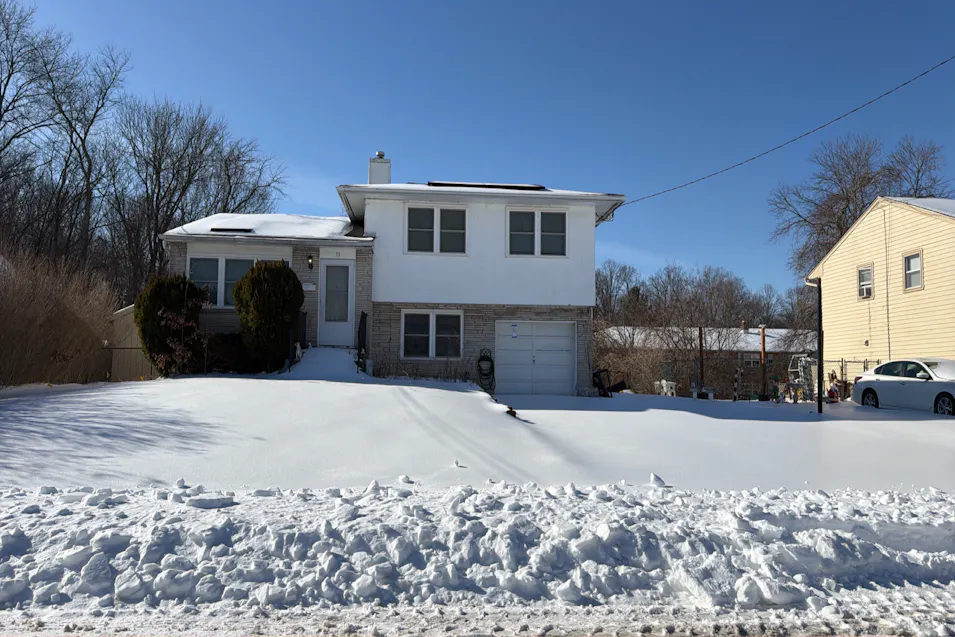 33 Beaver Dr Barrington, NJ 08007, Camden County