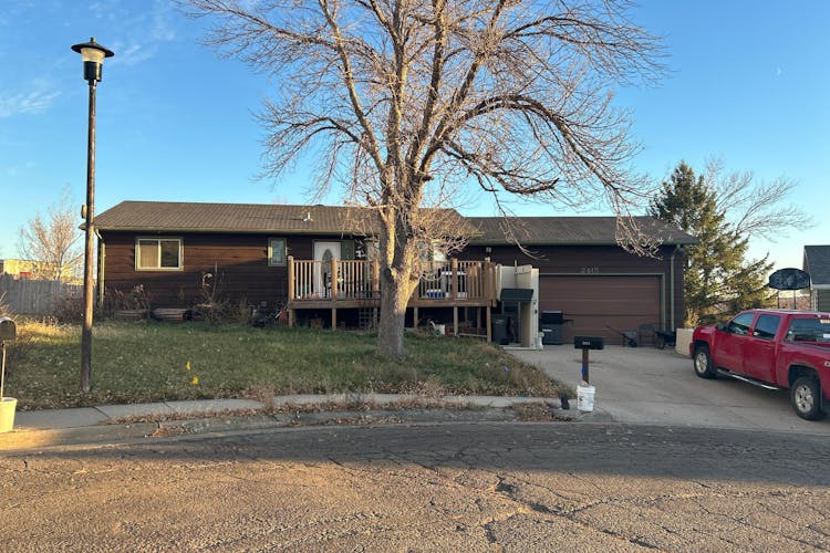 2415 E Erskine St Pierre, SD 57501, Hughes County