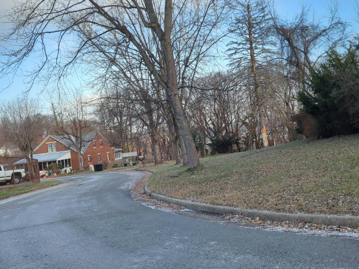 Clark Ave, Jeannette, PA 15644