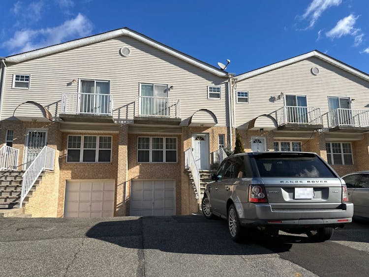 1601 Johnson Avenue 13 Elmont, NY 11003, Nassau County