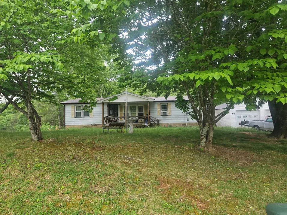 105 Courtland Dr Vinton, VA 24179, Bedford County