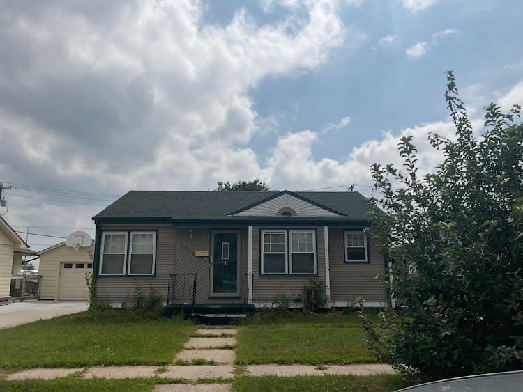 2409 W 3rd Street Hastings, NE 68901, Adams County