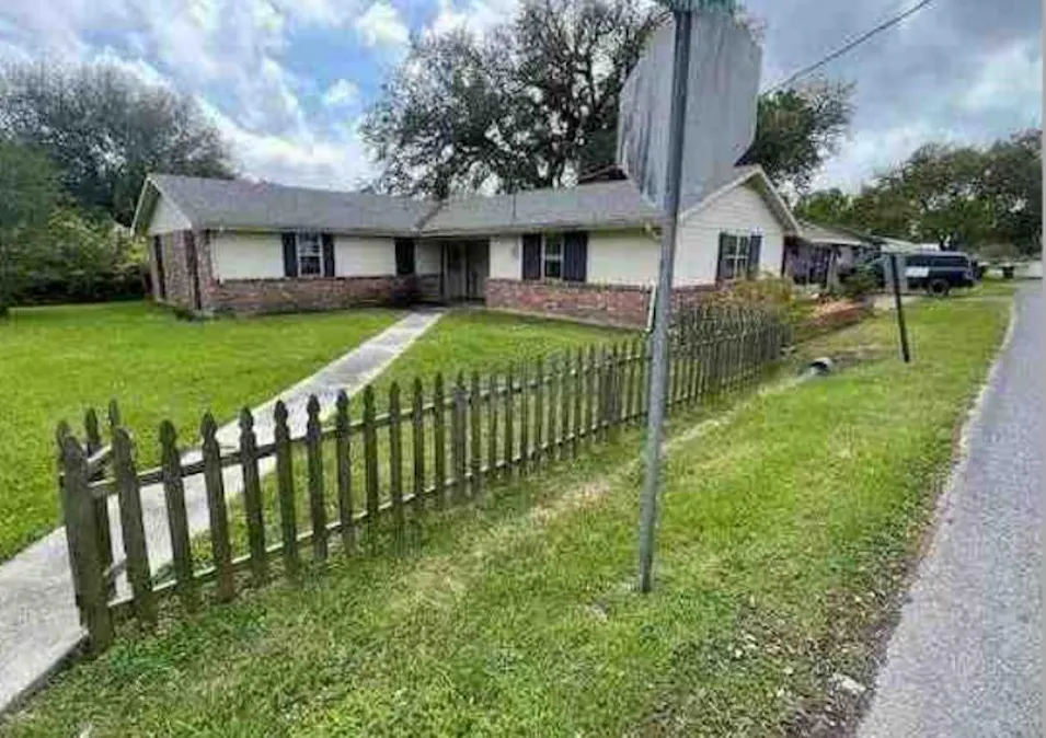 101 Constant Dr Thibodaux, LA 70301, Assumption County