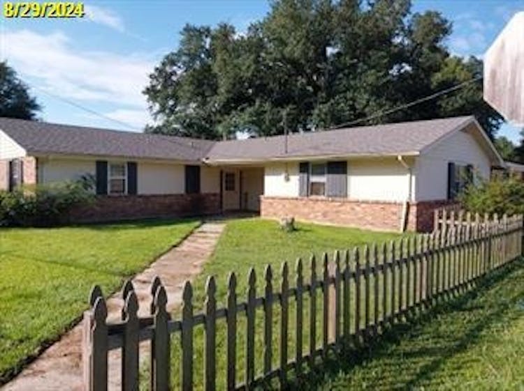 101 Constant Dr Thibodaux, LA 70301, Lafourche County