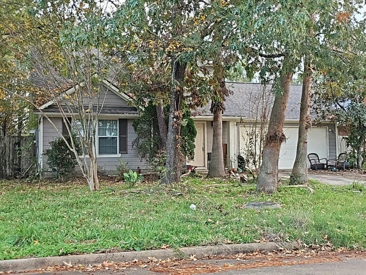 Aweigh Dr, Crosby, TX 77532