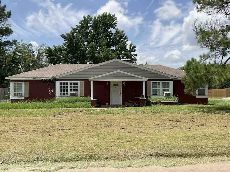 832 Tucker Ave Shawnee, OK 74801, Pottawatomie County