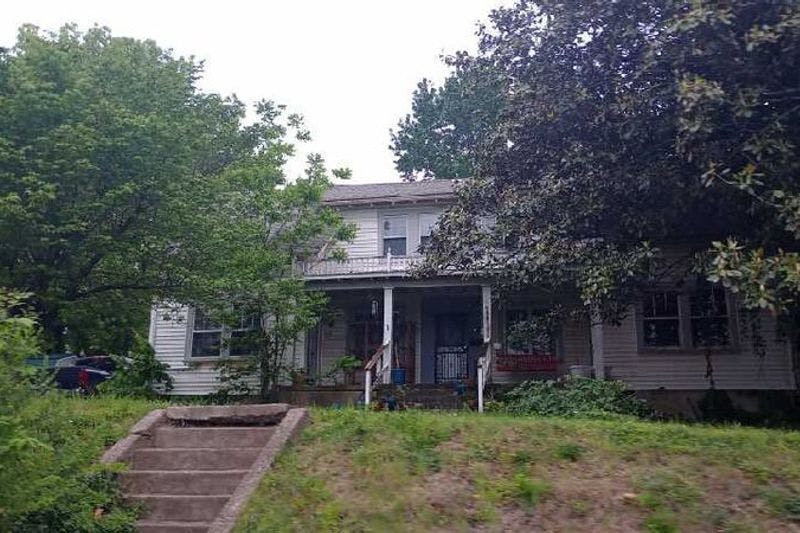 1905 E MAIN St