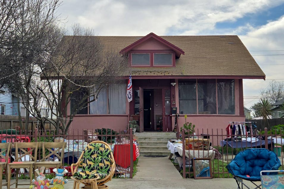 215 E 10th St Aka 215 E Tenth St Hanford, CA 93230, Kings County