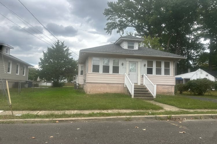 27 S Chestnut Ave Maple Shade, NJ 08052, Burlington County