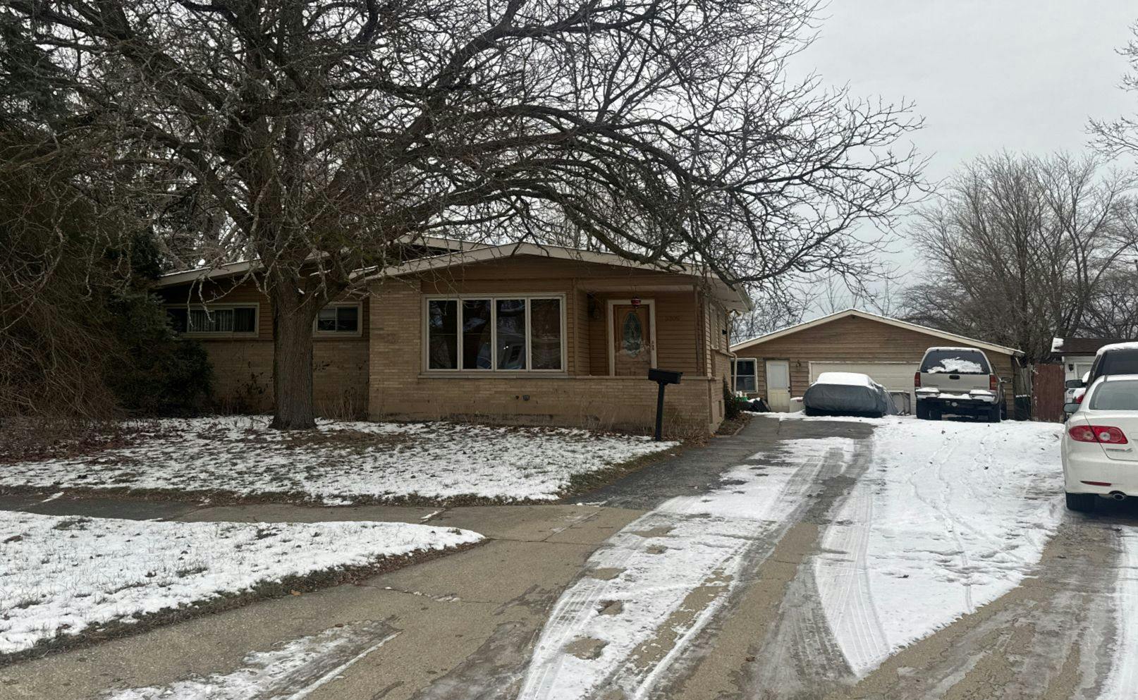 Rugby Ct, Waukegan, IL 60087