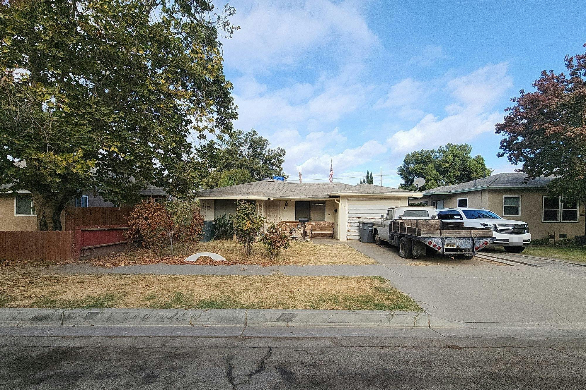 Monterey Ave, Chowchilla, CA 93610