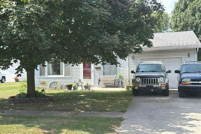 Abigail St, Rensselaer, IN 47978