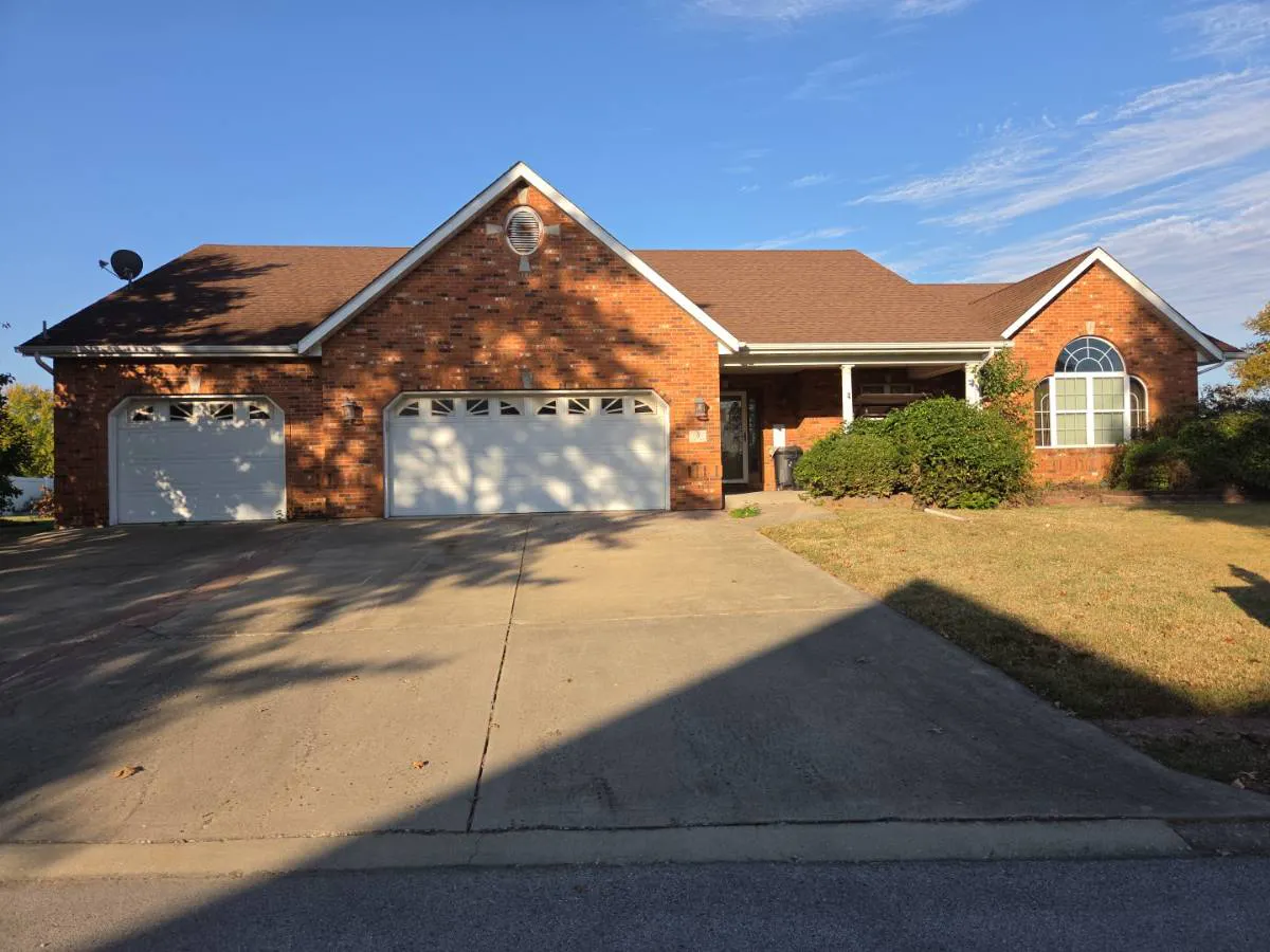 Legacy Dr, Granite City, IL 62040