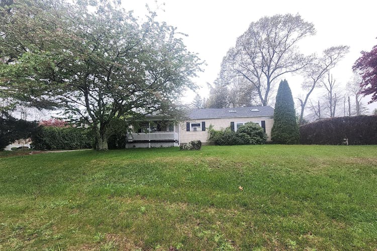 367 Middle Road Acushnet, MA 02743, Bristol County