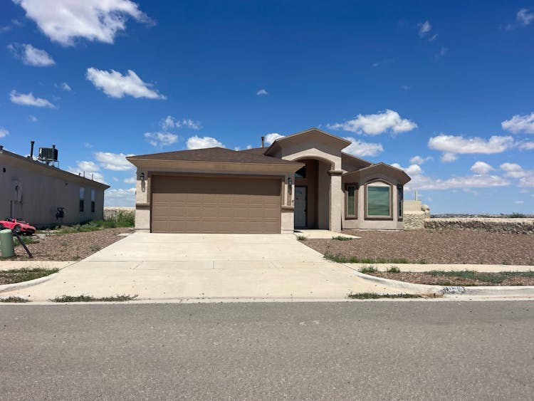 653 David Ortiz St Socorro, TX 79927, El Paso County