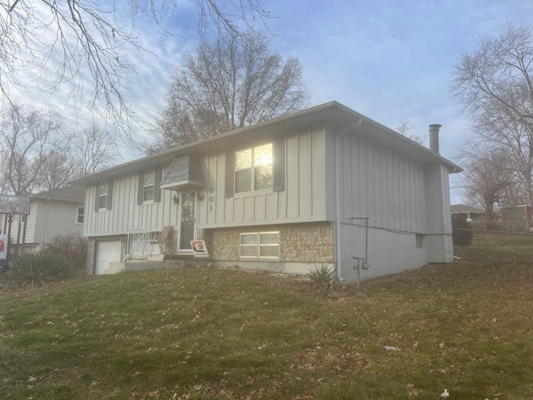 501 NE Summet Dr Blue Springs, MO 64014, Jackson County