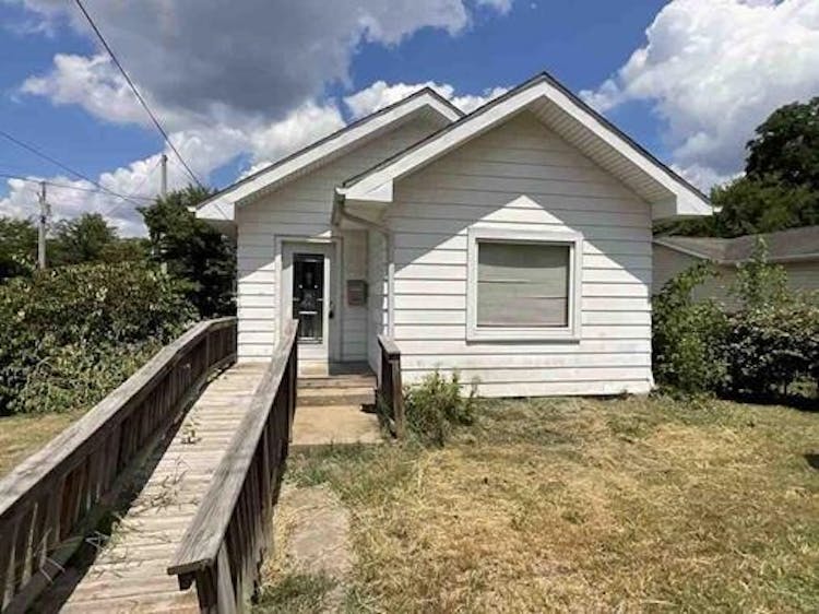 800 E Mckinley St Marion, IL 62959, Williamson County