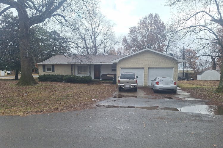 601 S Hickory St Dexter, MO 63841, Stoddard County