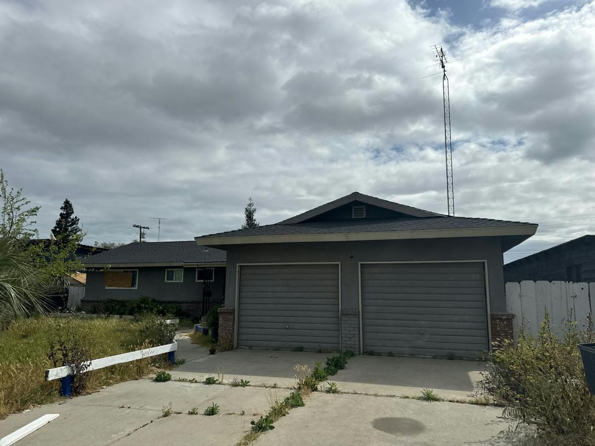 7th St, Livingston, CA 95334 #1