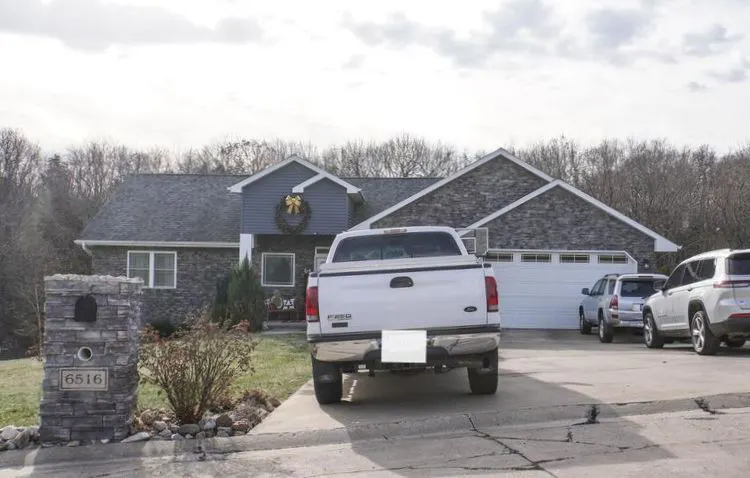 Stone Ridge Dr, Quincy, IL 62305