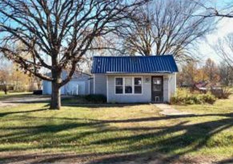 215 Hayes St Pomona, KS 66076, Franklin County