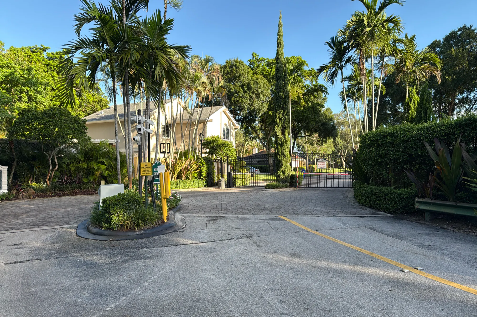 Kensington Rd, Hollywood, FL 33021 #1