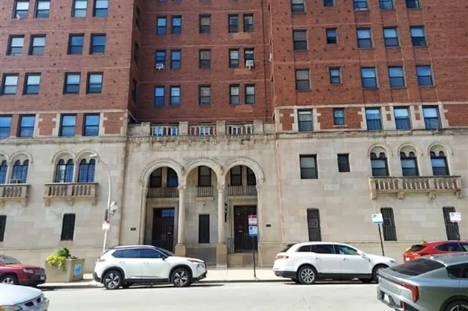 6700 S Crandon Ave Chicago, IL 60649, Cook County