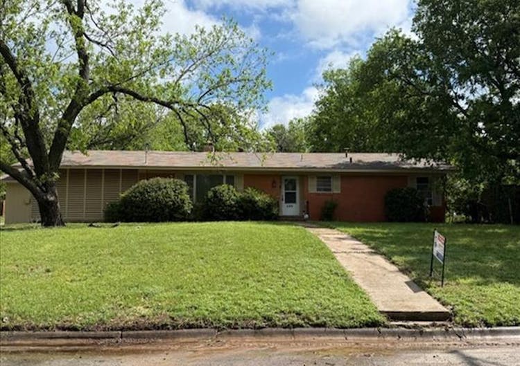 609 Walnut St Bowie, TX 76230, Montague County