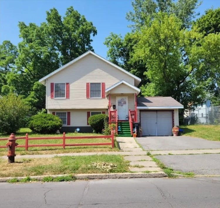 706 Tallman St Syracuse, NY 13204, Onondaga County