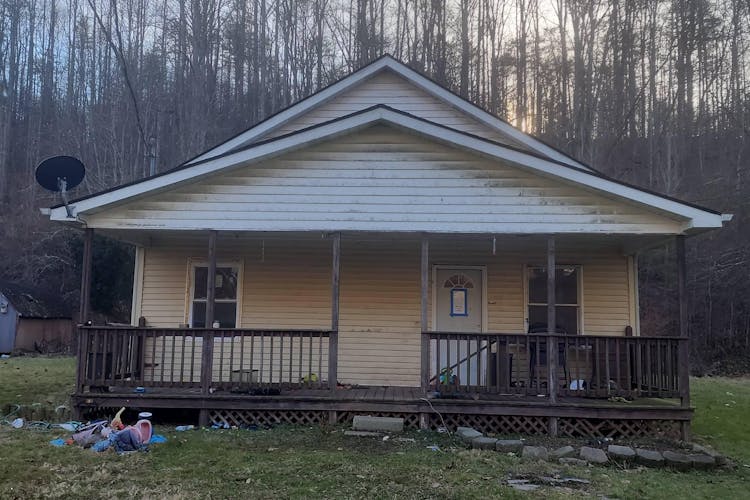 2890 Big Pigeon Rd Pigeon, WV 25164, Roane County