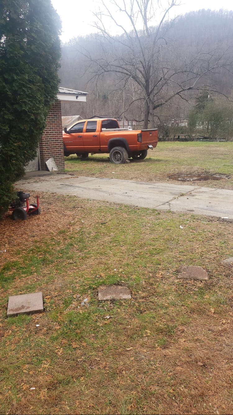 6026 Pond Fork Rd Madison, WV 25130, Boone County