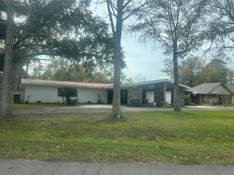 1014 Pine Needles Dr Sour Lake, TX 77659, Hardin County