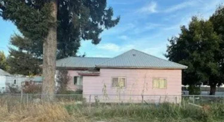 402 Houghton Street Ione, WA 99139, Pend Oreille County