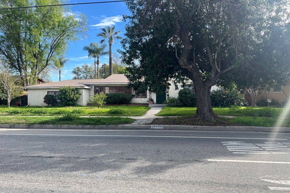 13422 Oxnard St Valley Glen, CA 91401, Los Angeles County